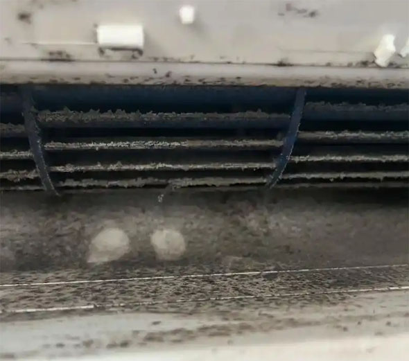 泸县空调吹的风有股烧焦味是怎么回事